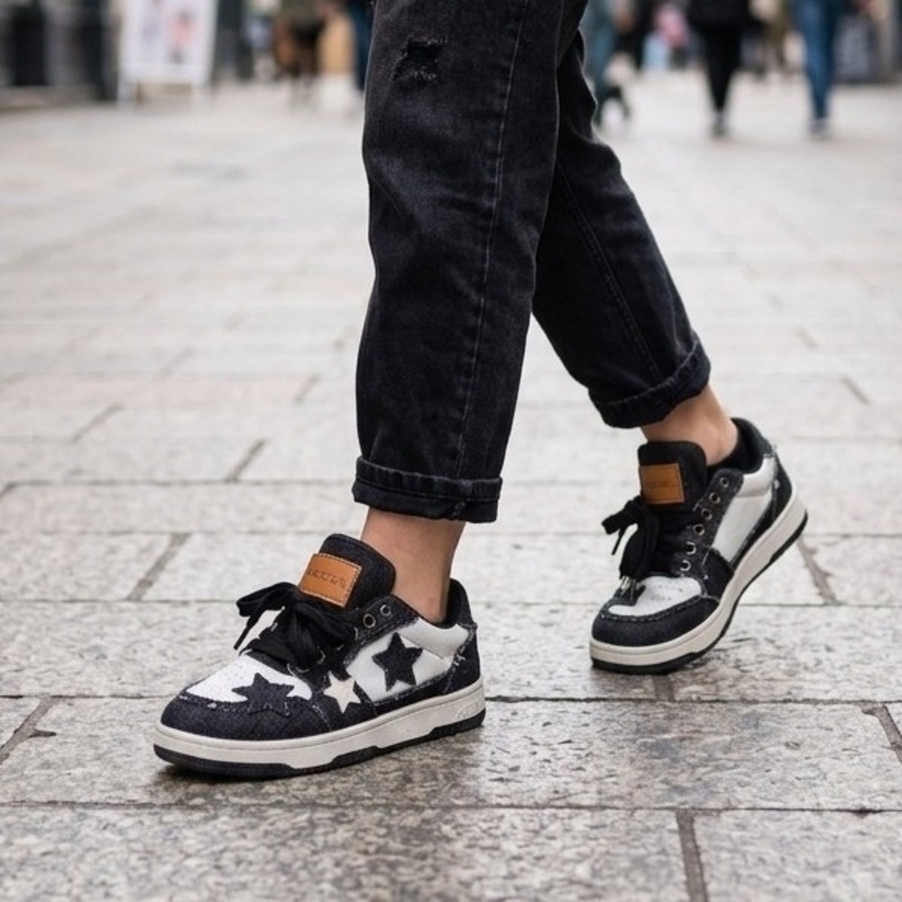 Pacogil Women's Black Denim Star Applique Low Top Sneakers EU 40 US 9
NWOB